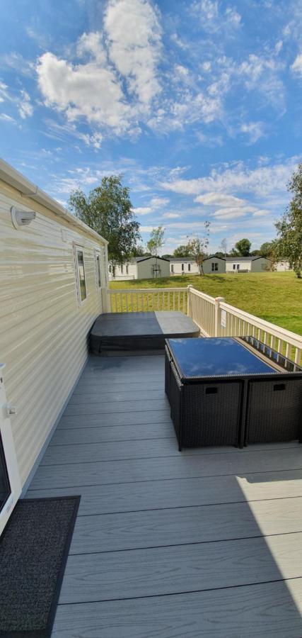 Rj Luxury Caravan Hire With Hot Tub Tattershall Exteriér fotografie
